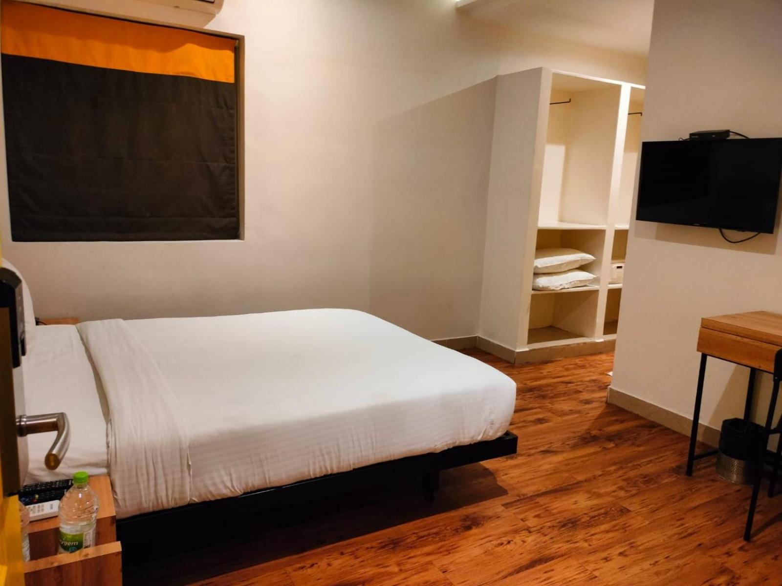 Hotel Istay Hitec Hyderabad Exterior foto